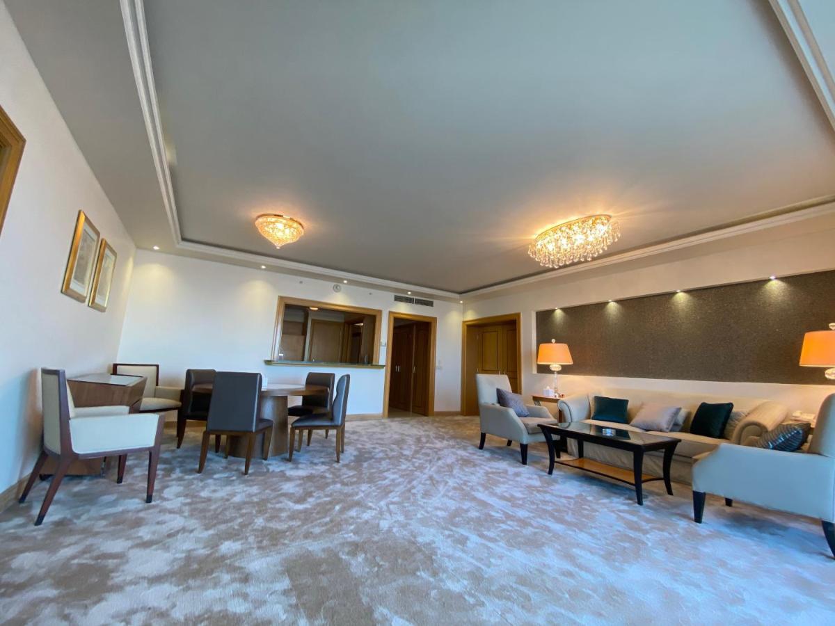 Chez Haytham At Four Seasons Nile Plaza Residential Suite Caïro Buitenkant foto